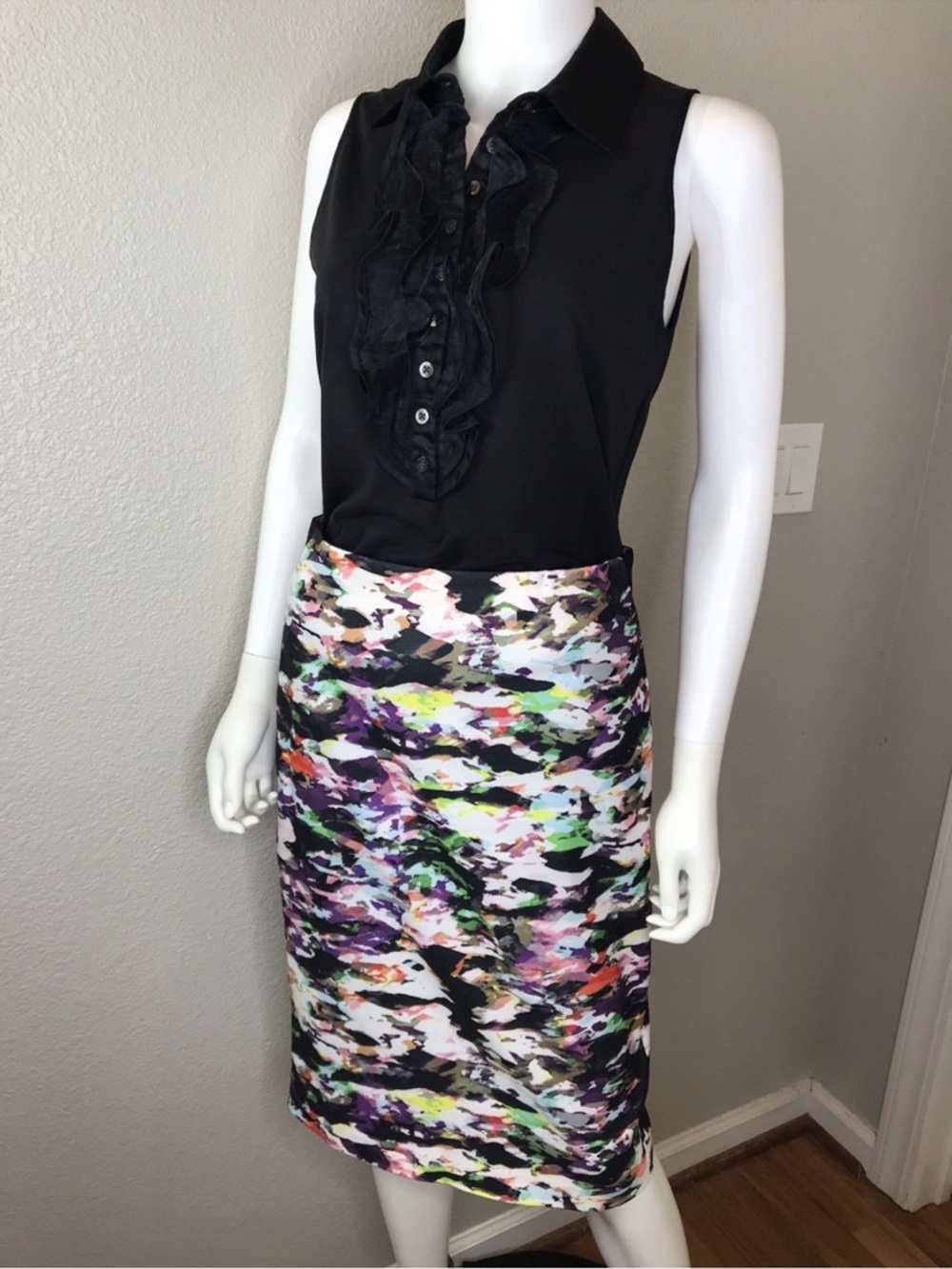 Dalia Women’s Black Multicolor Abstract Print Pencil Skirt Size 6